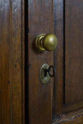 F65770EC: English 18th Century Antique Oak Linen Cabinet	
