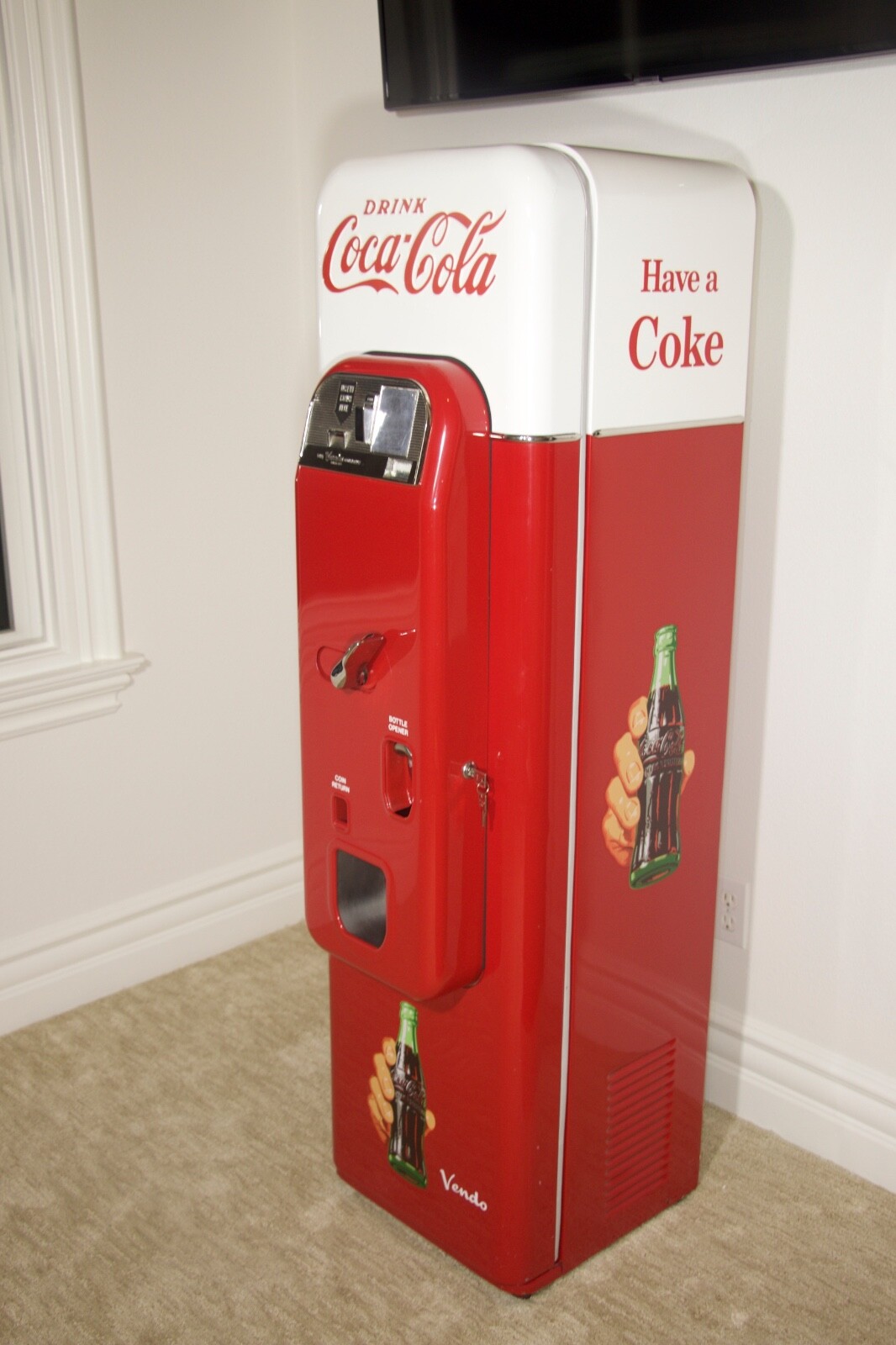 ANTIQUE COCA COLA (COKE) MACHINE - MODEL VENDO 44