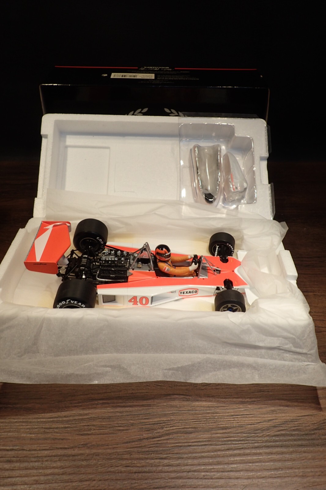 専用ミニチャンプス McLaren フォード M23 1/18 ミニチャンプス 1/18 マクラーレン フォード M23 1976 F1
