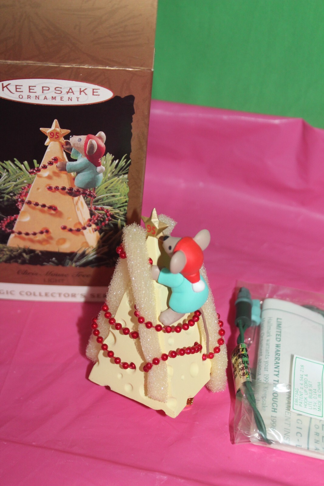 Vintage Hallmark Keepsake  Magic Chris Mouse Tree Holiday Ornament Clip 1995 11S