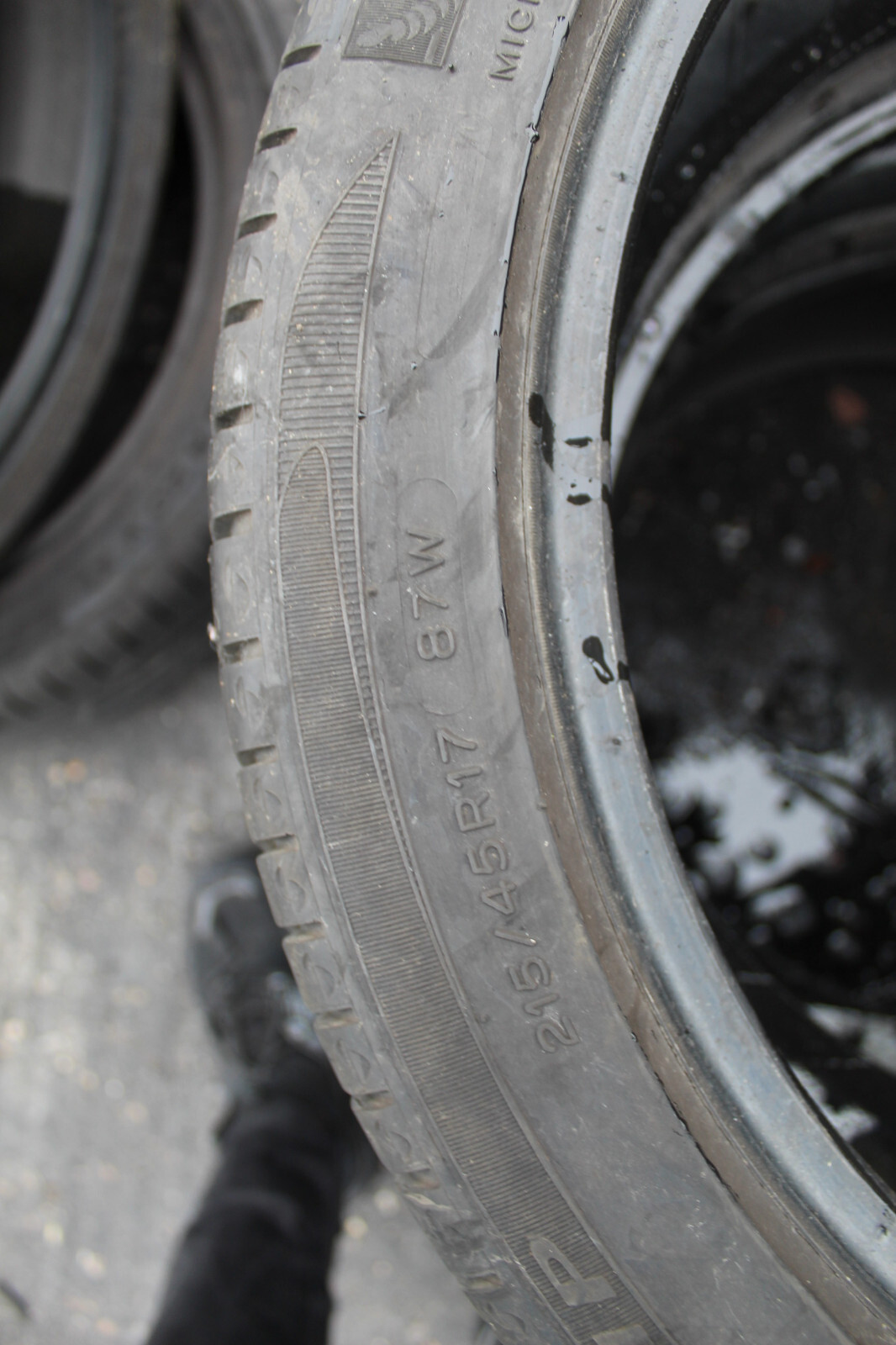 215 45 17 Michelin, Primacy HP, 87W, x2 A Pair, 5.8mm (f1_tyres) FOD L1555