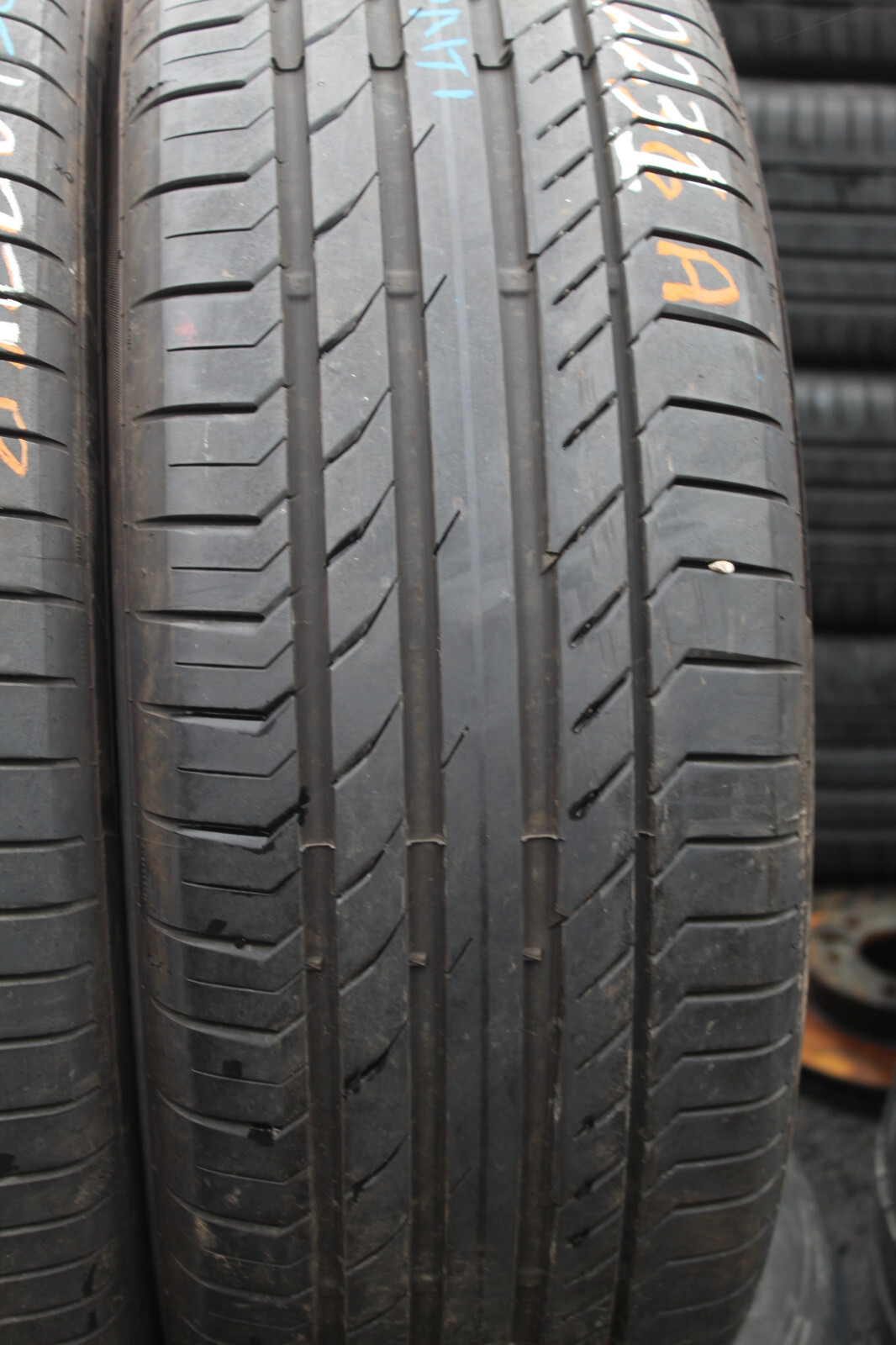 235 55 19 Continental, CSC 5, AO, 101W, x2 A Pair 7.0mm (F1_tyres) L2231