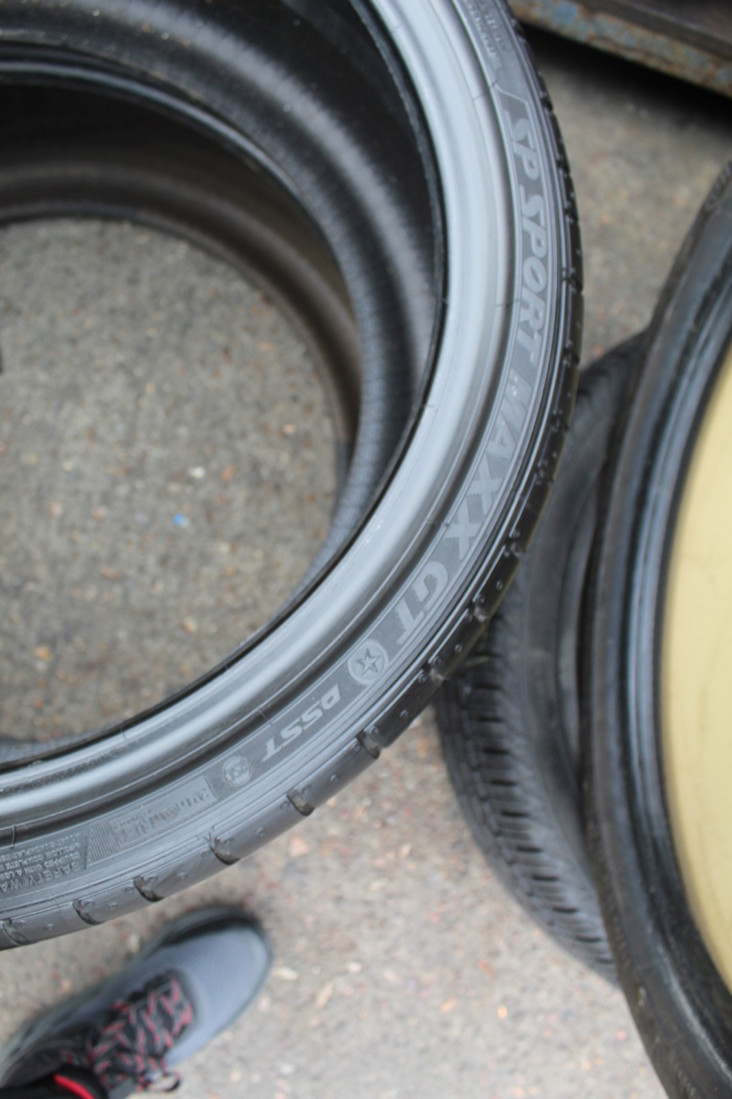 275 30 20 Dunlop, RunFlat, XL, 99Y, x2 A Pair 5.5mm (F1_tyres) L3891