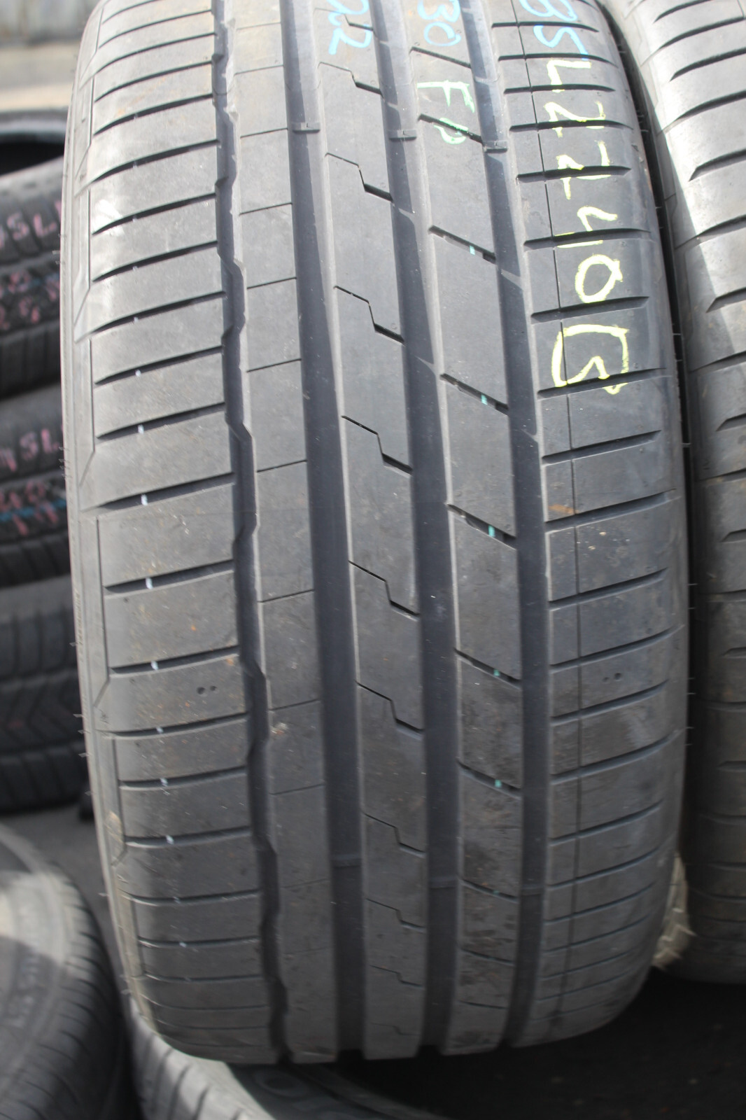 285 30 22 Hankook, XL, AO, 101Y, x2 A Pair, 6.8mm (f1_tyres) FO L2240