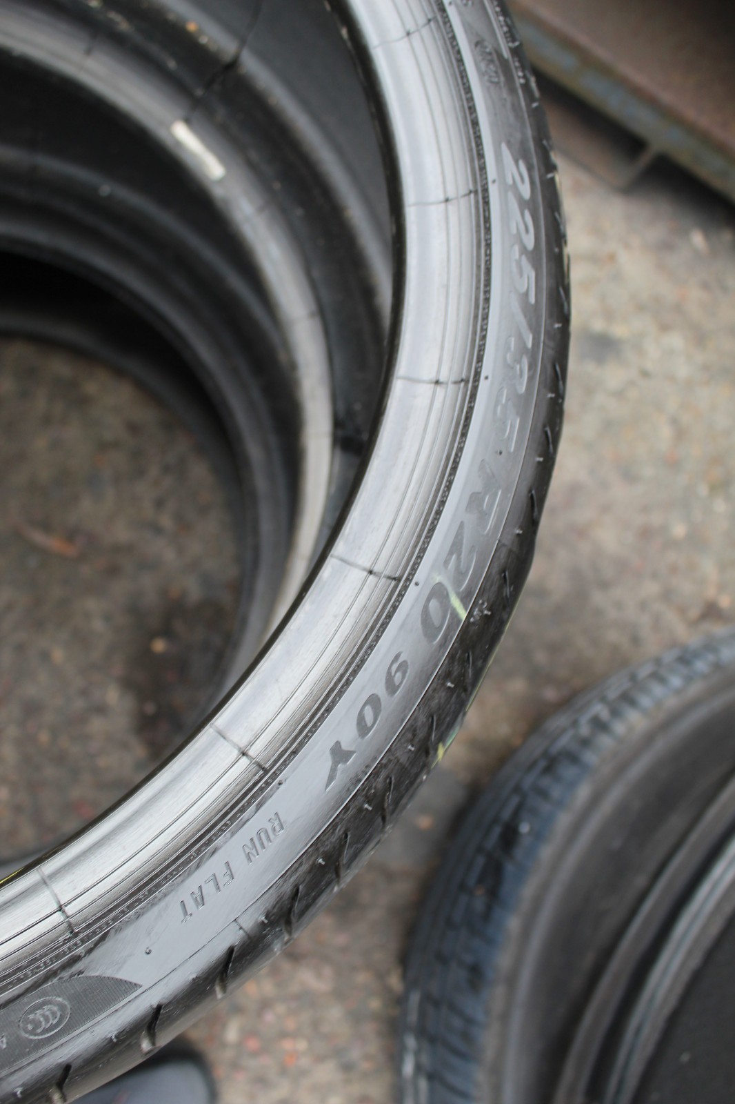 225 35 20 Pirelli, P Zero TM, RunFlat, 90Y, x2 A Pair 6.0mm (F1_tyres) L3894