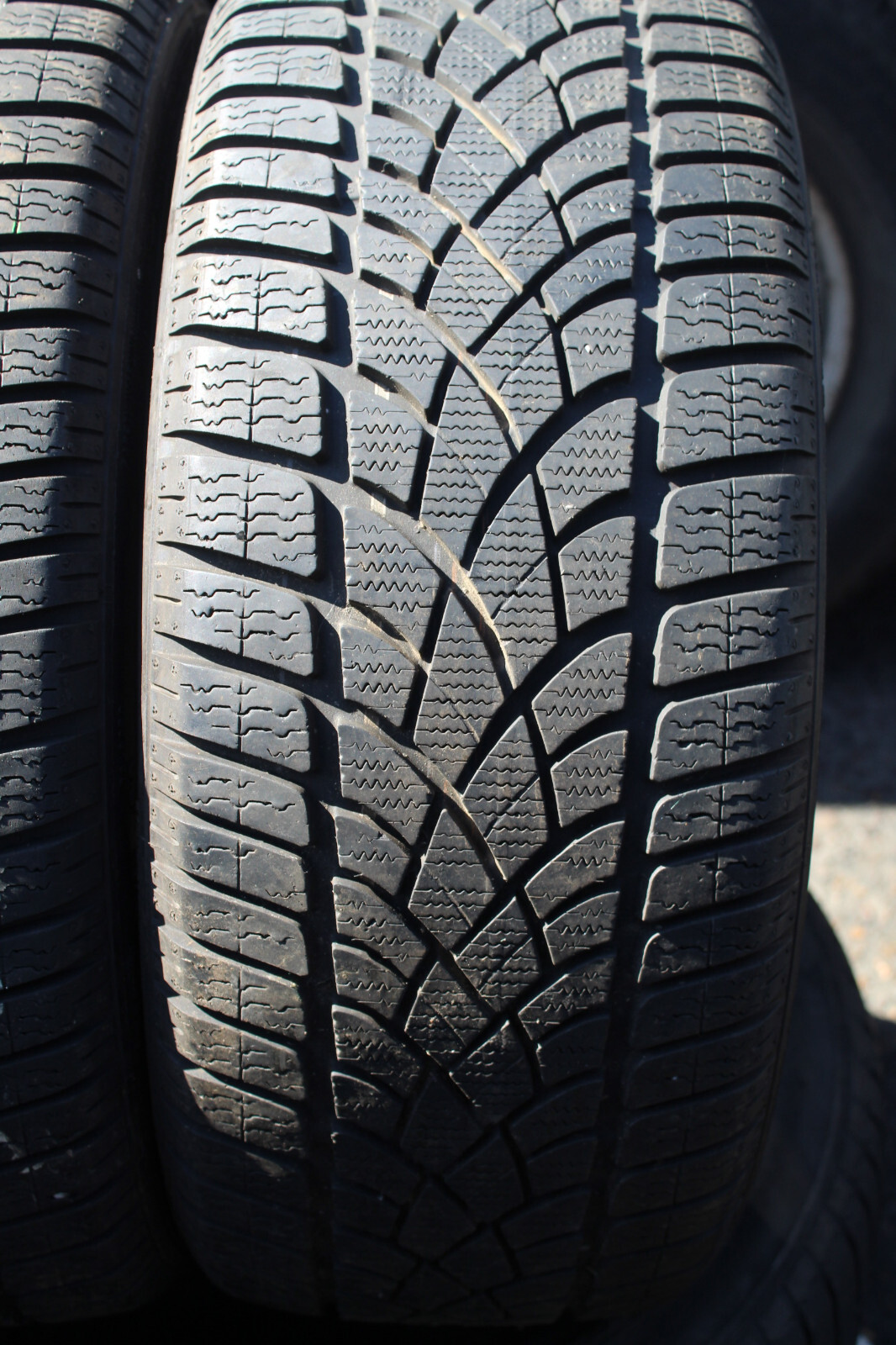 215 40 17 Dunlop, Winter, XL, AO, M+S, 87V, x2 A Pair 6.3mm (F1_tyres) L2922