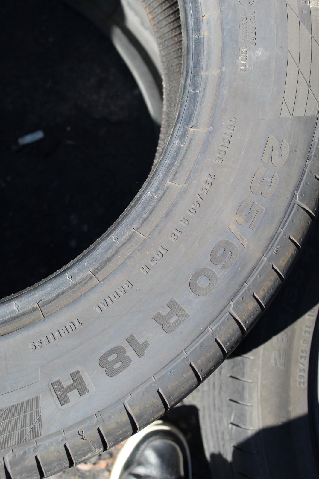 235 60 18 Continental, CSC 5, VOL, 103H, x1 Single Tyre 7.5mm (F1_tyres) L3737