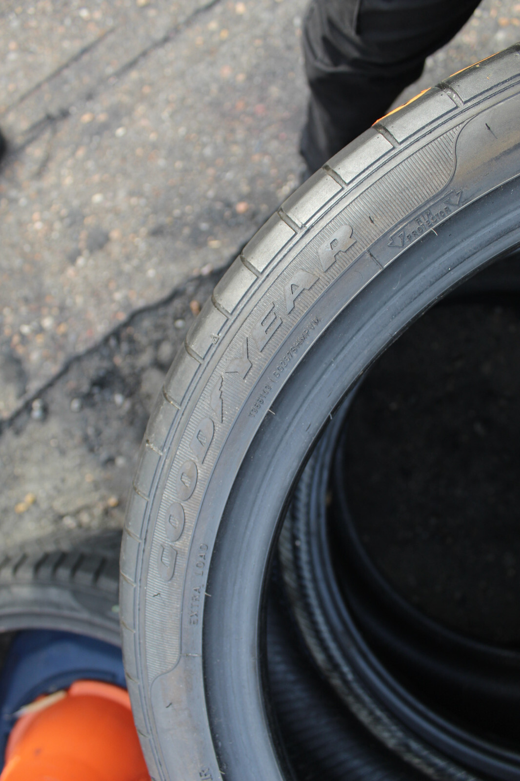 245 40 19 Goodyear, RunFlat, XL, 98Y x2 A Pair 5.8mm (F1_tyres) FO L2857