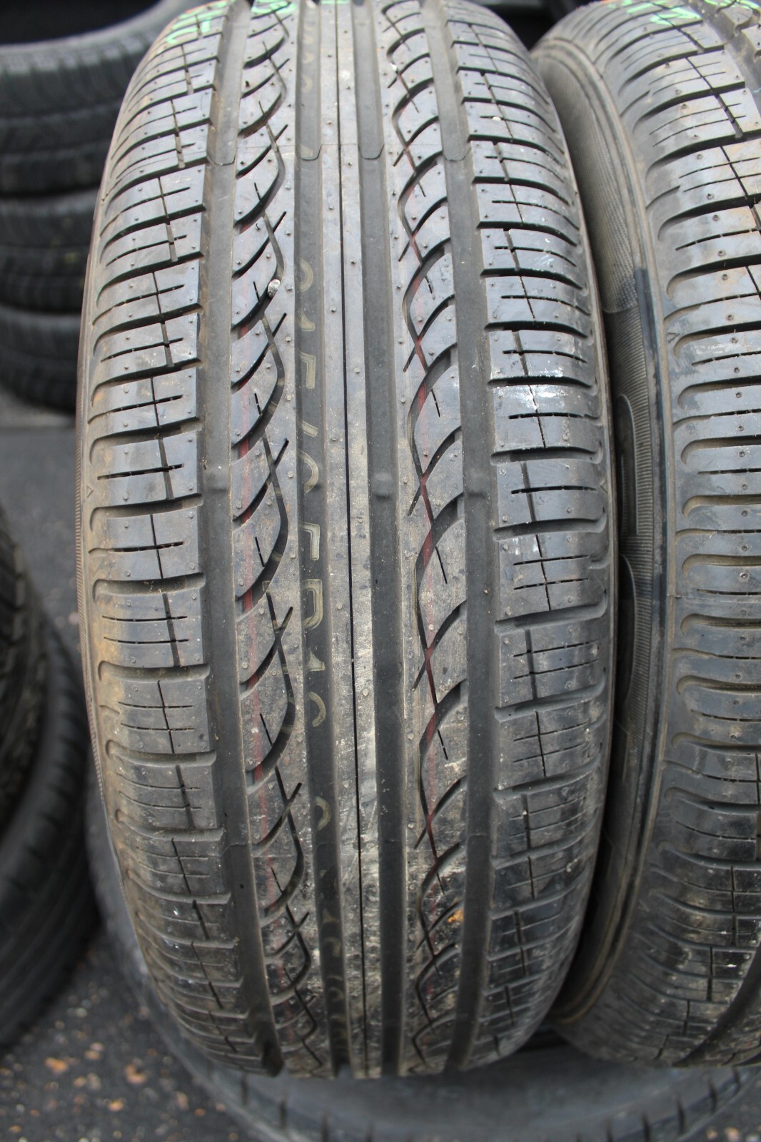 New 215 65 16 Kumho, Solus KH15, 98H, x2 A Pair (F1_tyres) FOD L632