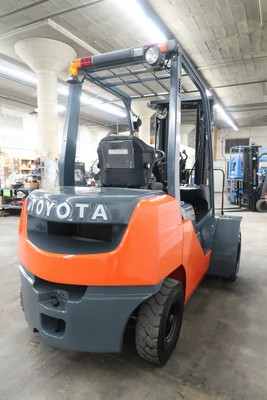 2011' Toyota Forklift, 8FDU25, 5,000# Pneumatic, DIESEL, Three Stage, Sideshift