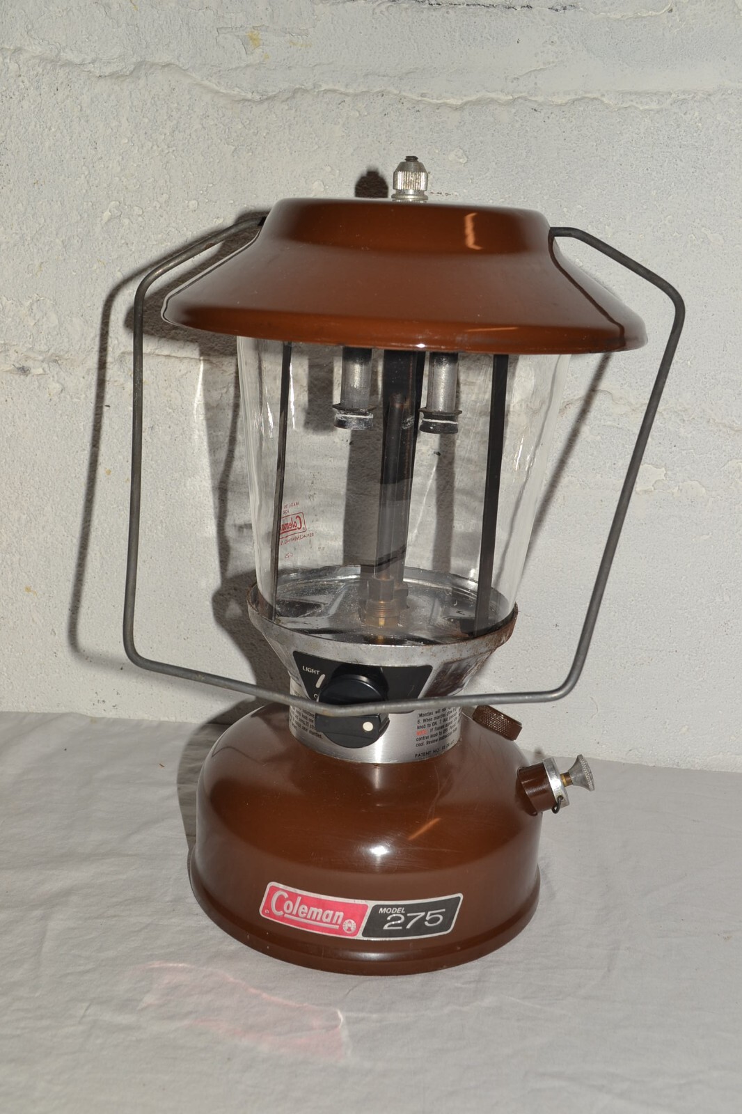 1979 Vtg Coleman Model 275 Brown Dual Mantle Lantern 4/79 1979 Vtg Coleman Model 275 Brown Dual Mantle Lantern 4/79