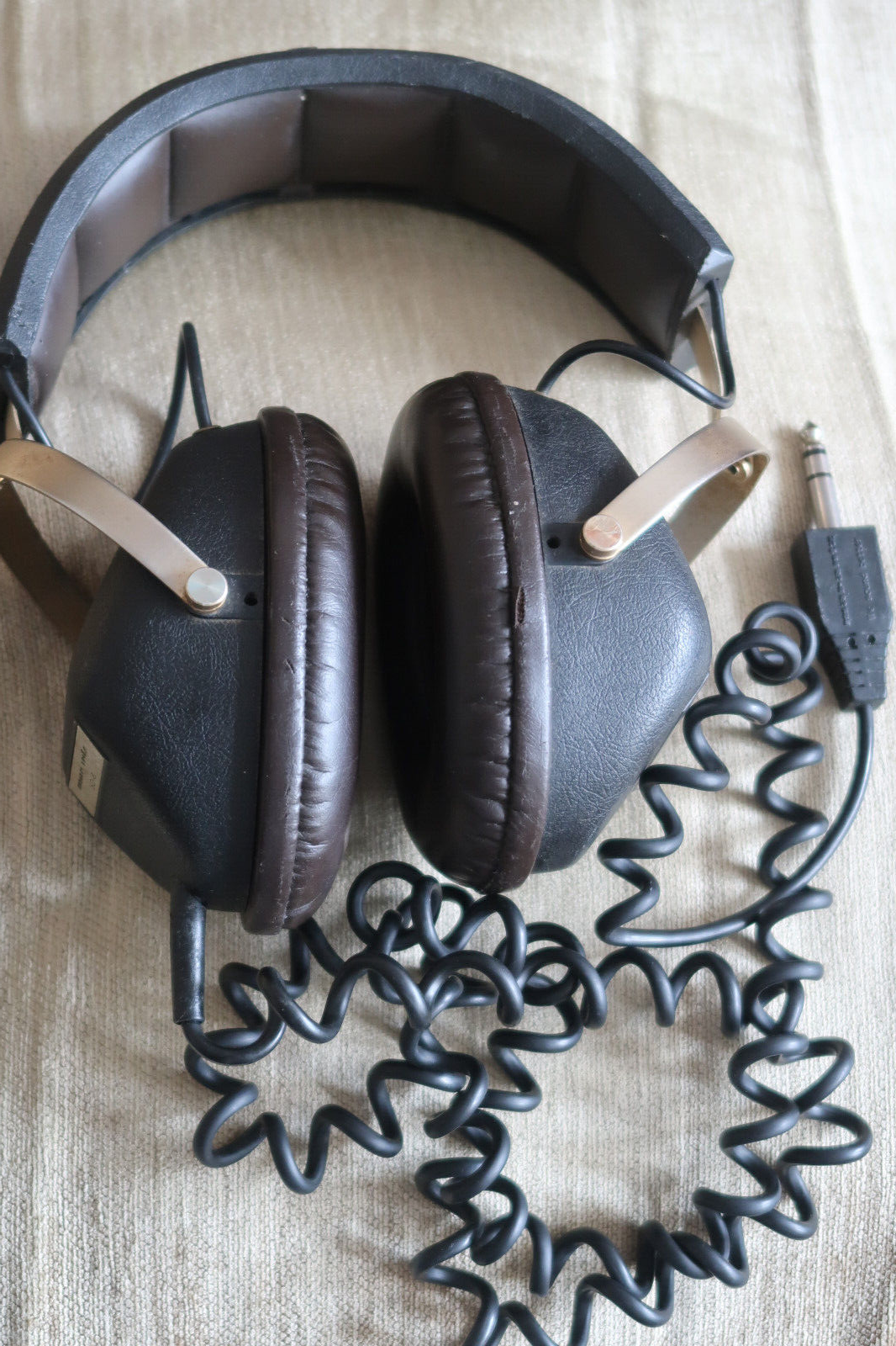 MARANTZ SD 5 HEADPHONES IN BLACK & CHAMPAGNE GOLD AN AWESOME 70S