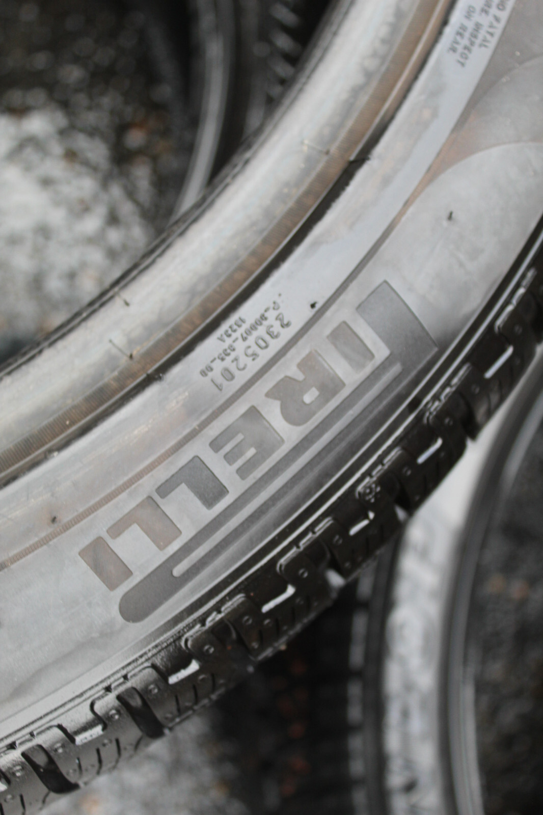 New 285 40 22 Pirelli, Winter, XL, M+S, 110V, x1 Single Tyre (F1_tyres) L2982