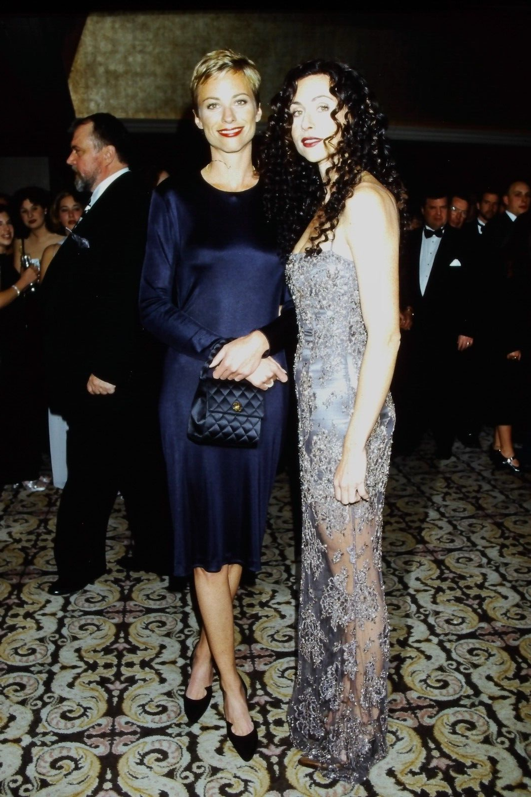 洋書 Elle july 1998 Minnie Driver MINNIE DRIVER - 4 Page Magazine Article Picture Legs High