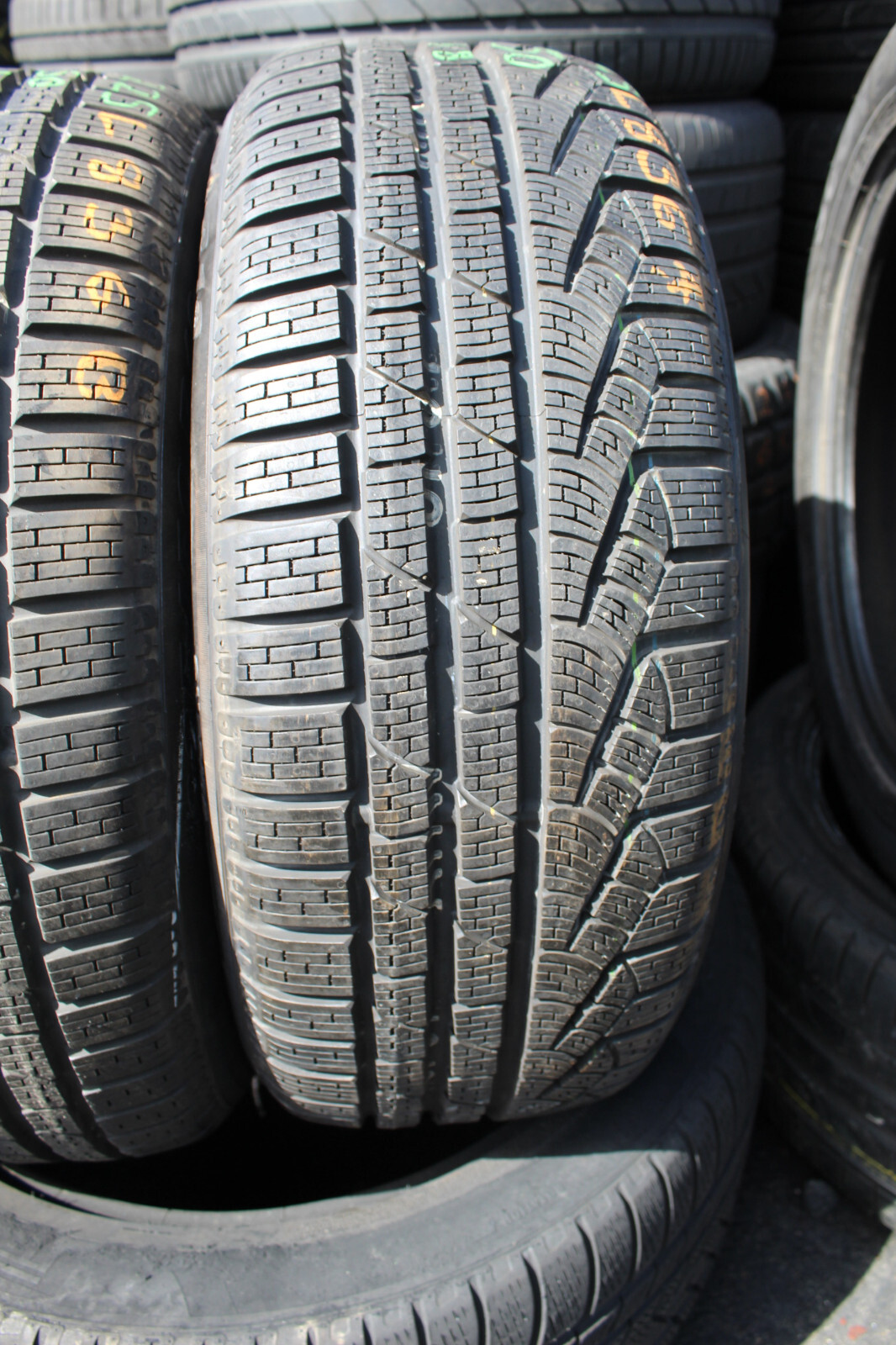 New 225 50 18 Pirelli, Winter, AO, XL, M+S, 99H, x2 A Pair (F1_tyres) L836