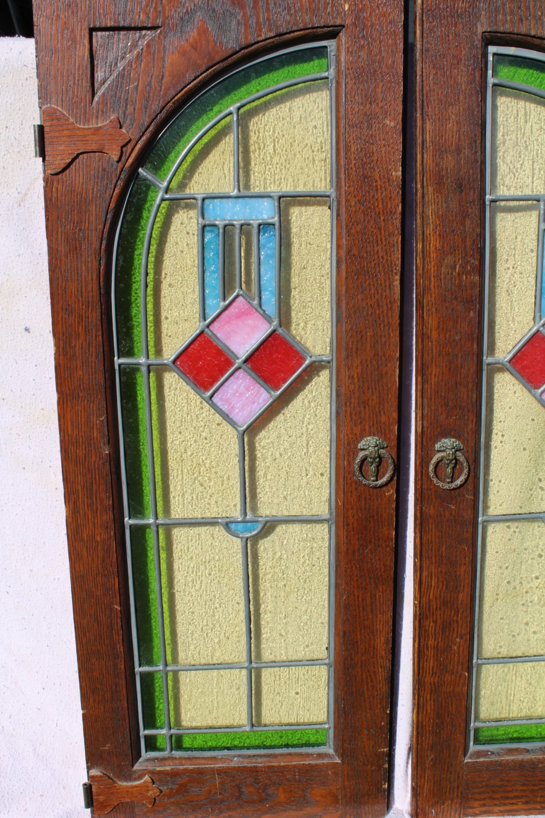 ANTIQUE MISSION OAK  DOOR CABINET WITH LEADED GLASS WINDOW ARTS AND CRAFTS ERA