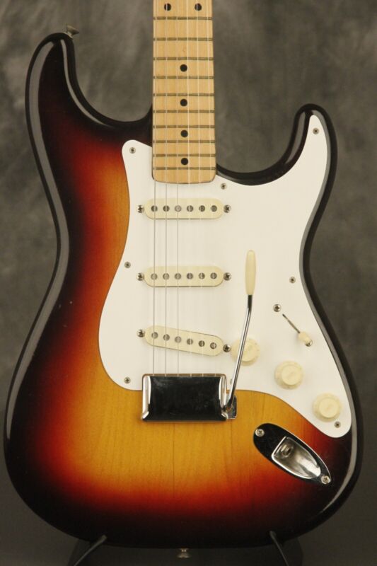 all original 1958 Fender Stratocaster Sunburst w/arm + bridge cover + tweed case