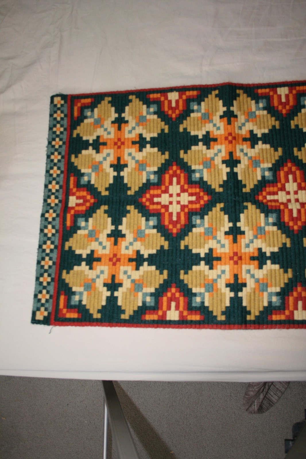 Hand Woven Wool Rug Crewel Stitch Wool NM   19 3/4