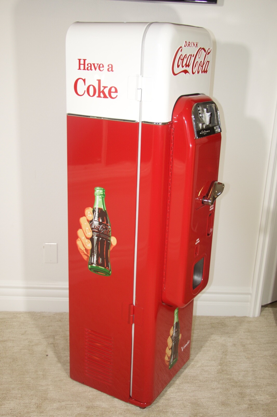ANTIQUE COCA COLA (COKE) MACHINE - MODEL VENDO 44