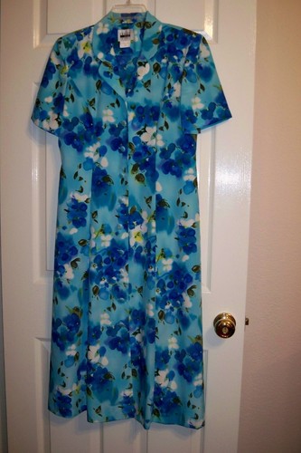 caspar leafy embroidered dress white Katerina Dress in White with Floral Trim 4