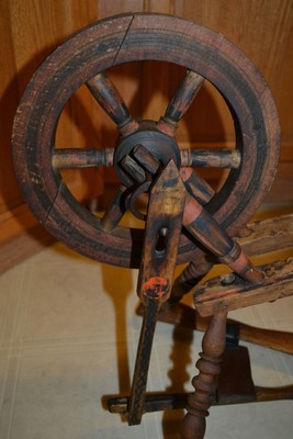 Antique wood Spinning Wheel Primitive Childs Salesman Sample Small size