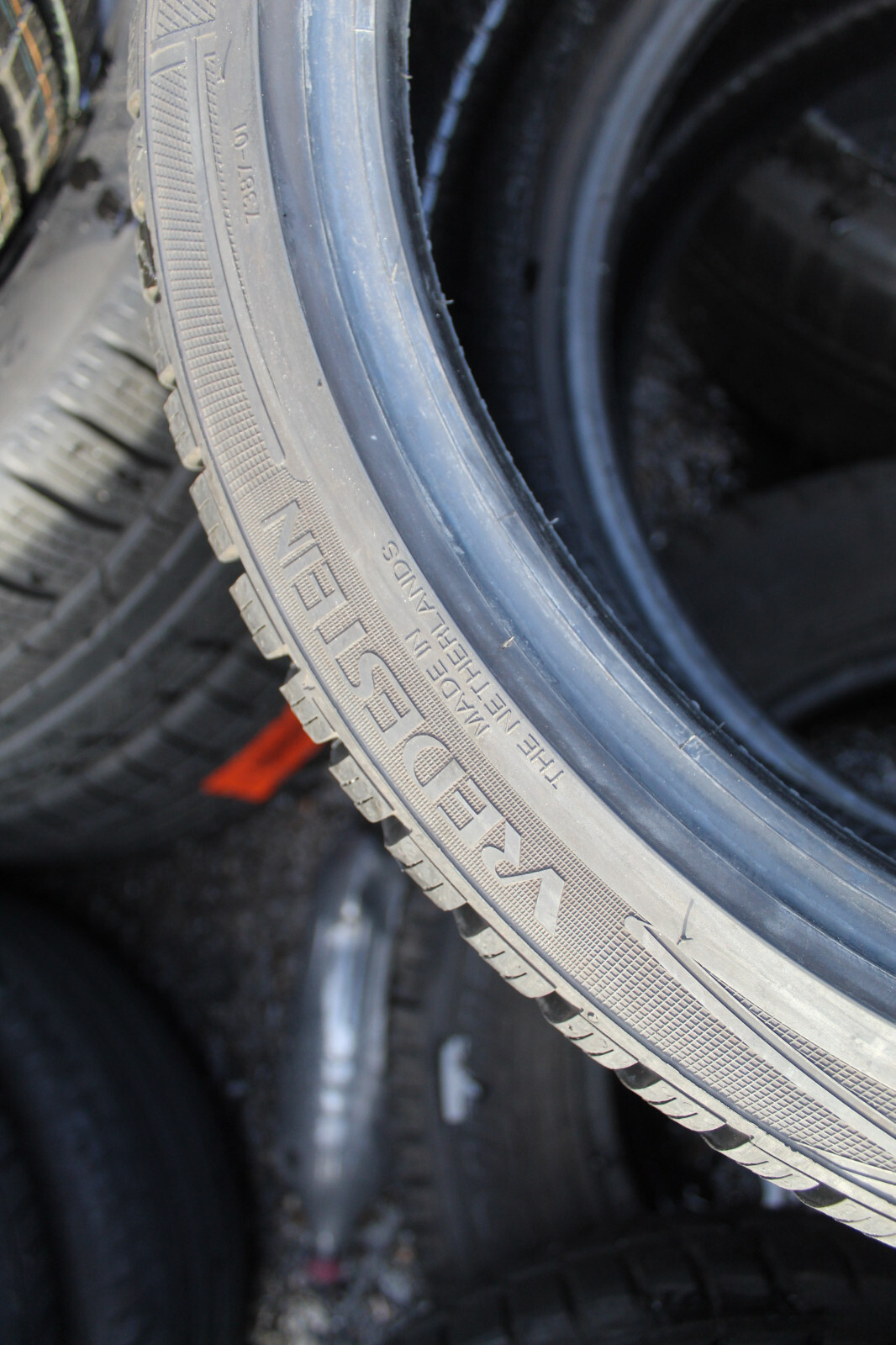 205 40 18 Vredestein, Winter, M+S, 86V, x2 A Pair 7.3mm (F1_tyres) L1984