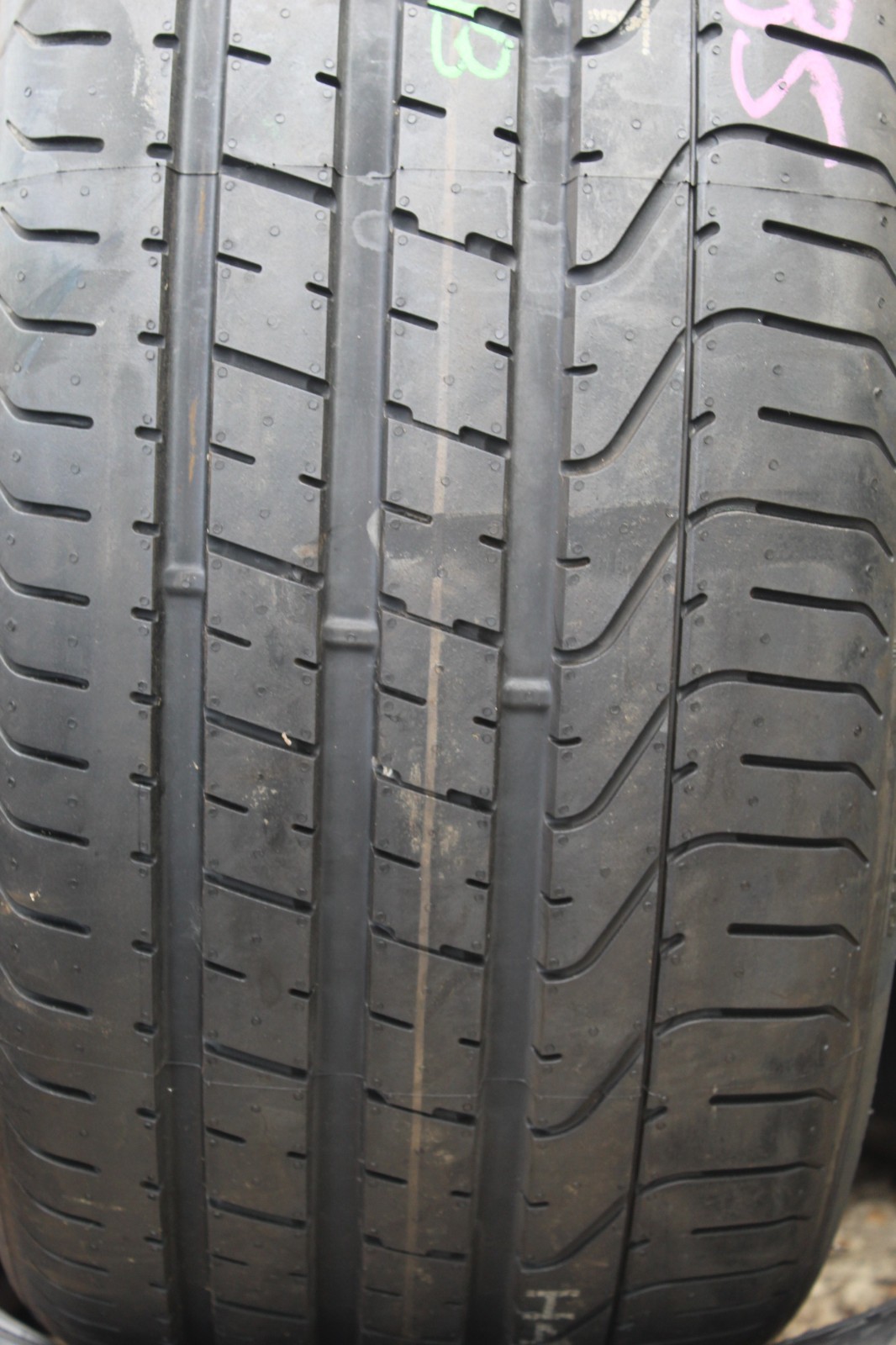 New 255 40 20 Pirelli, P Zero, 101Y, x1 Tyre (F1_tyres) FOB X85