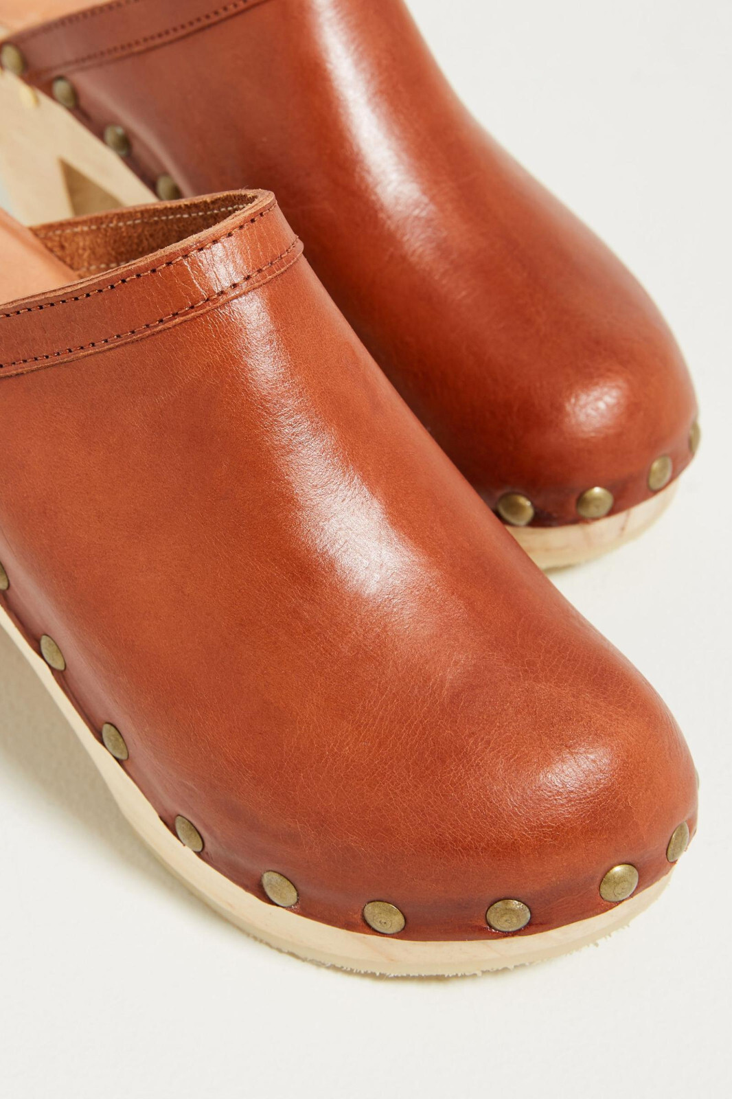 Pre-owned Beek Woodpecker Heeled Clogs Anthropologie Leather Studded Sandals Size 8 In Brown