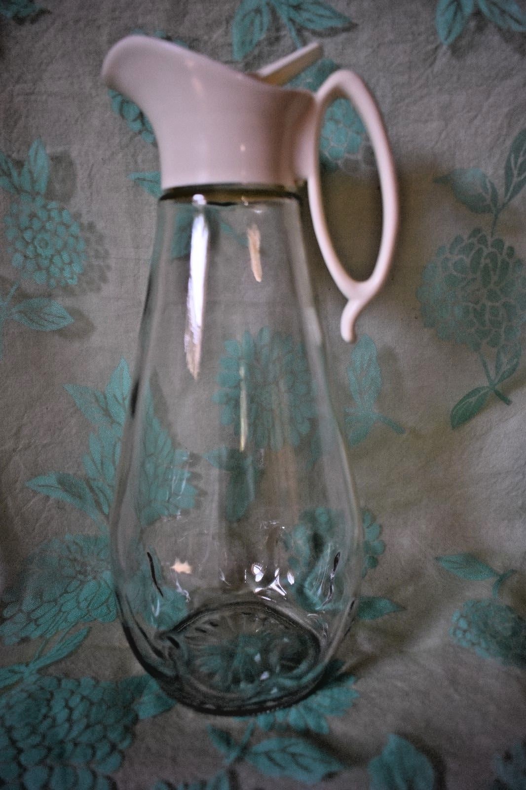 Syrup Milk Dispenser Tall clear glass Screw on Lid Decorative Outside glass