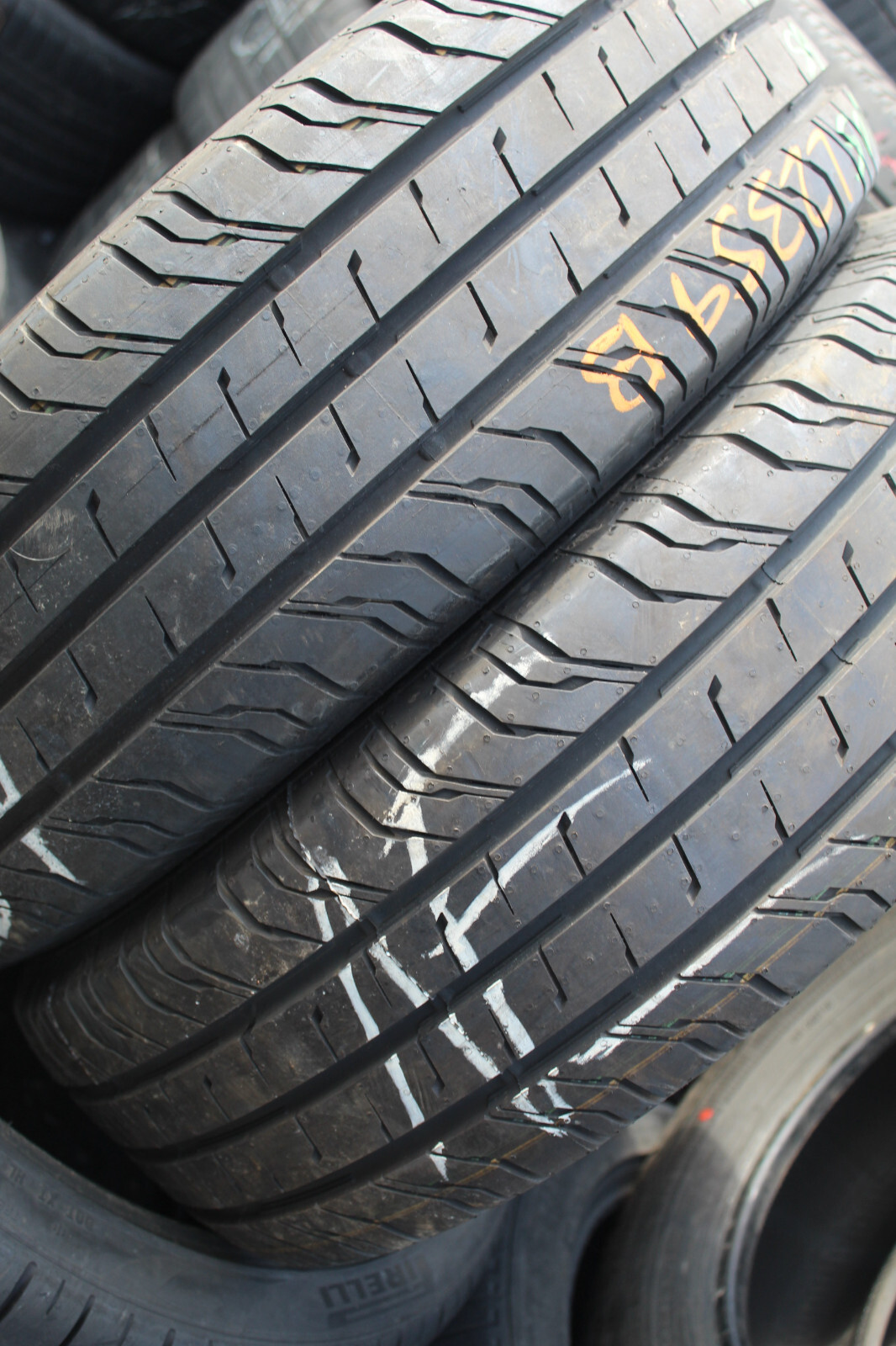 New 205 65 16C Continental, CVC 200, 107/105T, x2 A Pair (F1_tyres) L2359