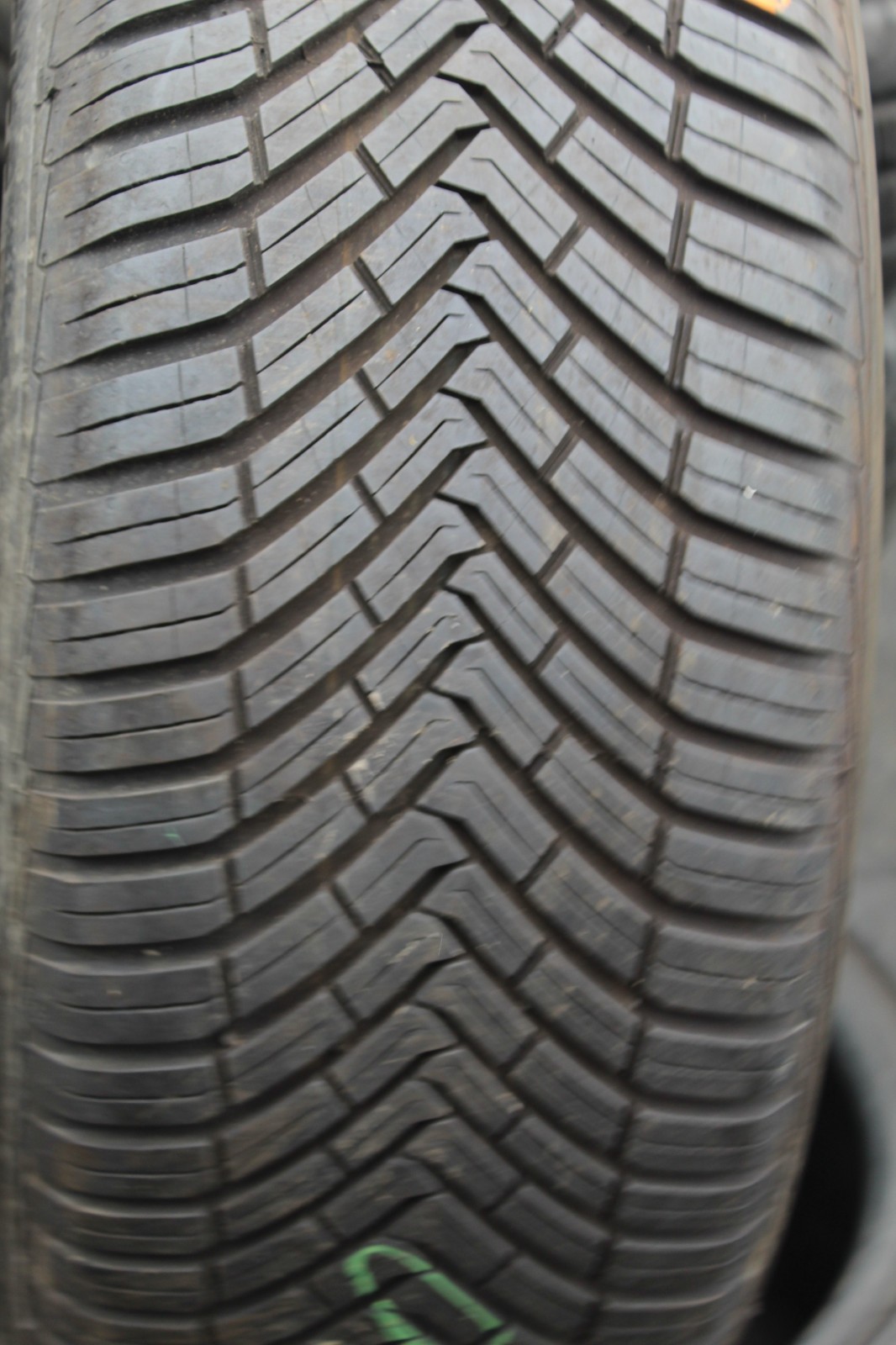 235 55 17 Continental, All Season, XL 103V x1 Single Tyre 7.2mm (F1_tyres) L3689