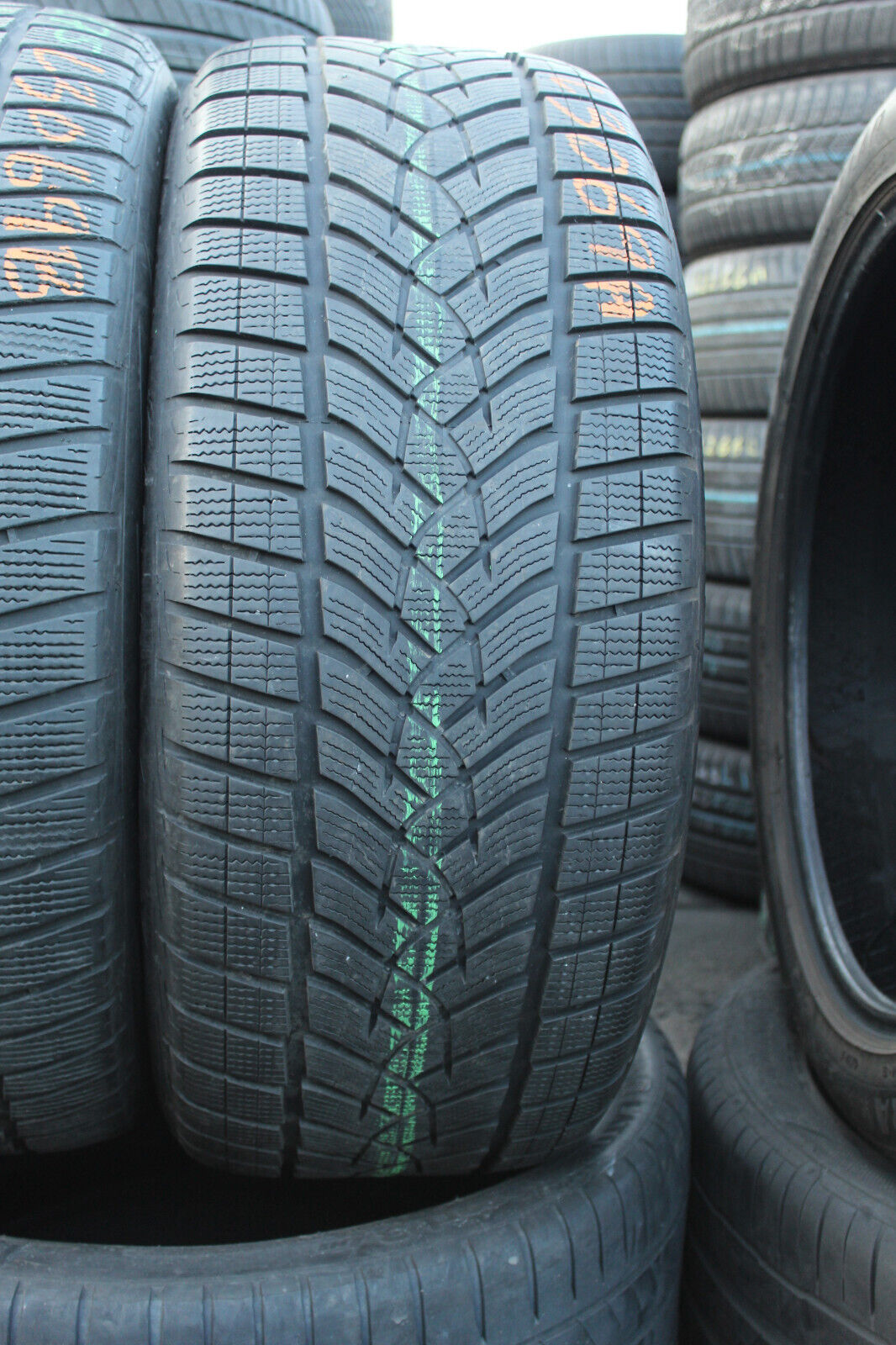275 45 21 Goodyear, Winter, MO1, XL, 110V x2 A Pair 6.2mm (F1_tyres) FO L3069