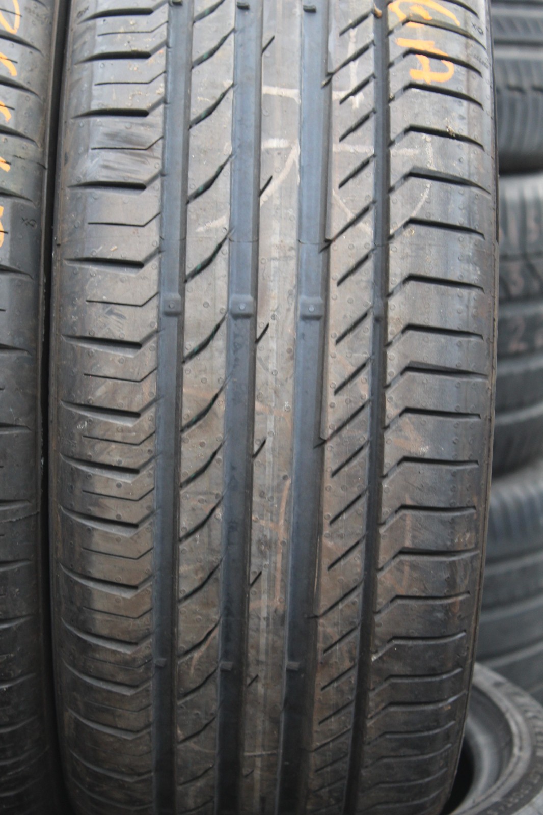 New 225 45 18 Continental, CSC 5, XL, C-Seal, 95W x1 Tyre (F1_tyres) L3666