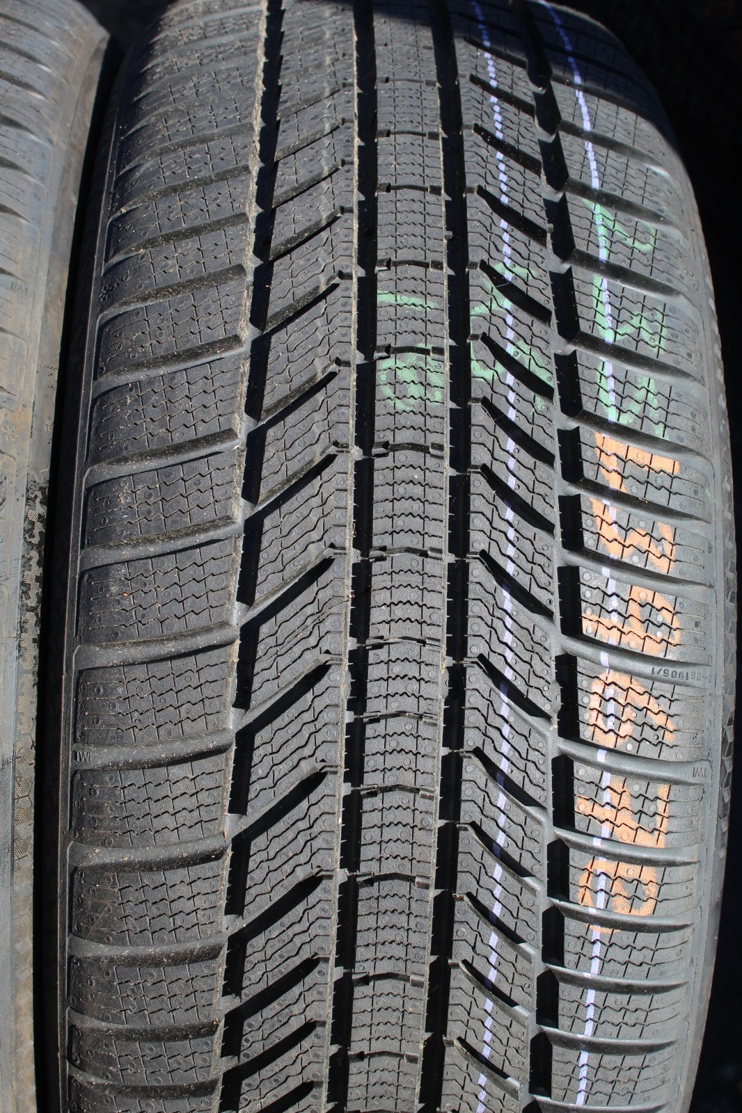 New 235 45 18 Continental, Winter, M+S, XL, 98V, x1 Tyre (F1_tyres) L3967