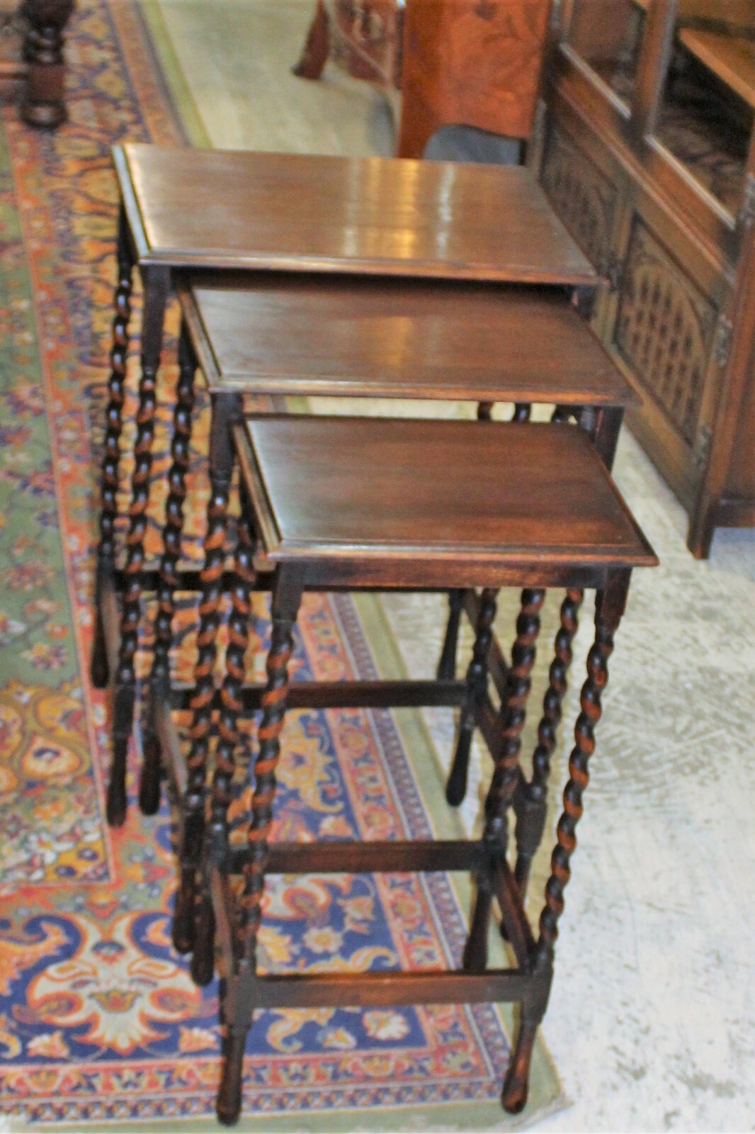 English Antique Oak Wood Barley Twist Legs Nesting Table Set of 3 Nested Tables
