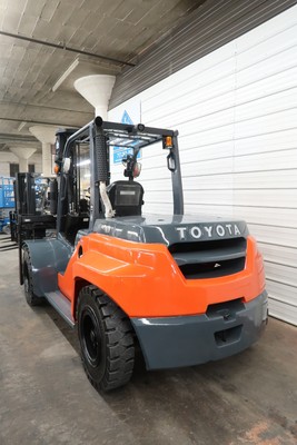 2015 Toyota Forklift, 8FD70U, 15,500# Pneumatic, DIESEL, Triple, S/S & F/P, Nice