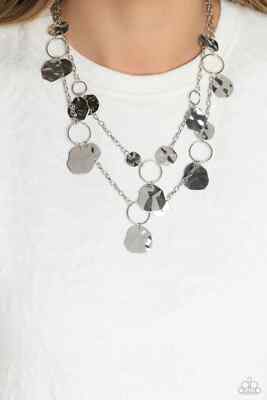 Paparazzi HAMMERED HORIZONS silver necklace