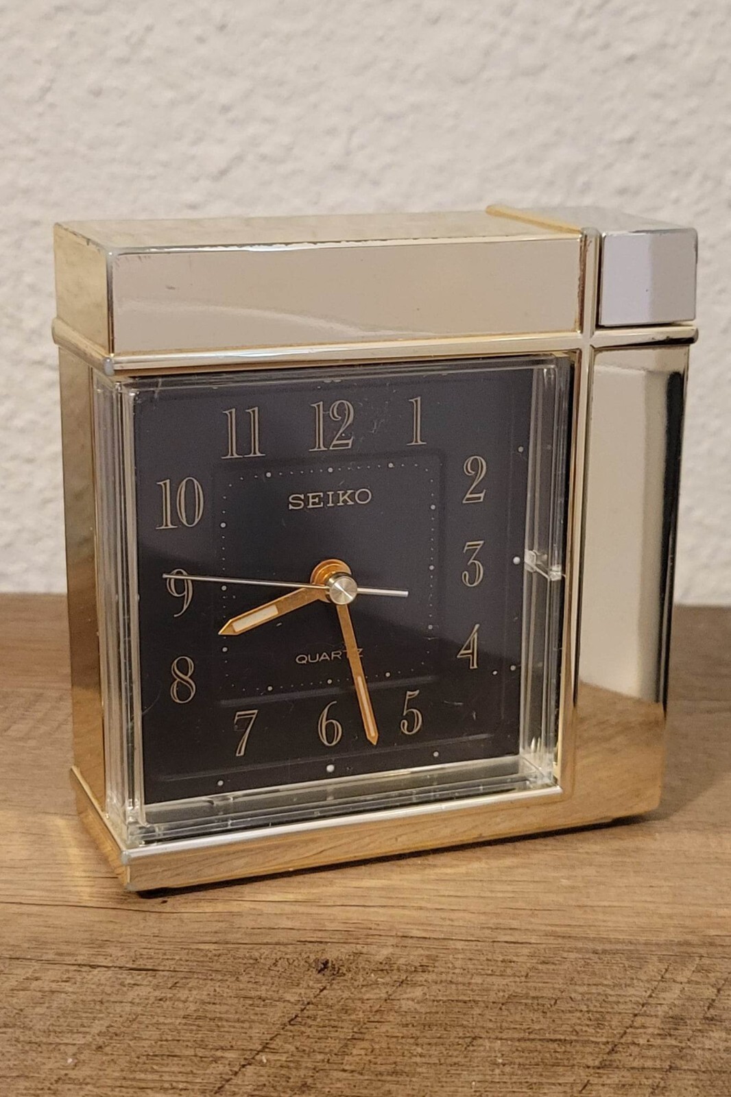 VINTAGE SEIKO GOLD FINISH DESK ALARM CLOCK QXE206 QUARTZ | eBay VINTAGE SEIKO GOLD FINISH DESK ALARM CLOCK QXE206 QUARTZ | eBay