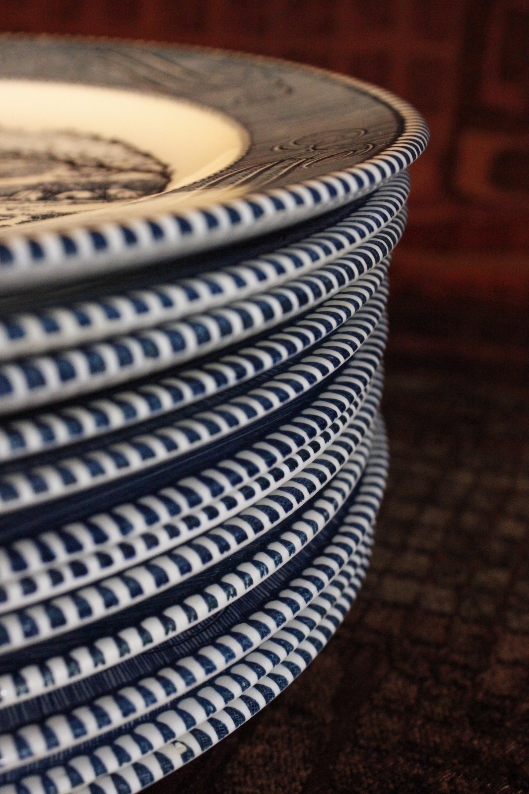 12 Currier & Ives by Royal 10