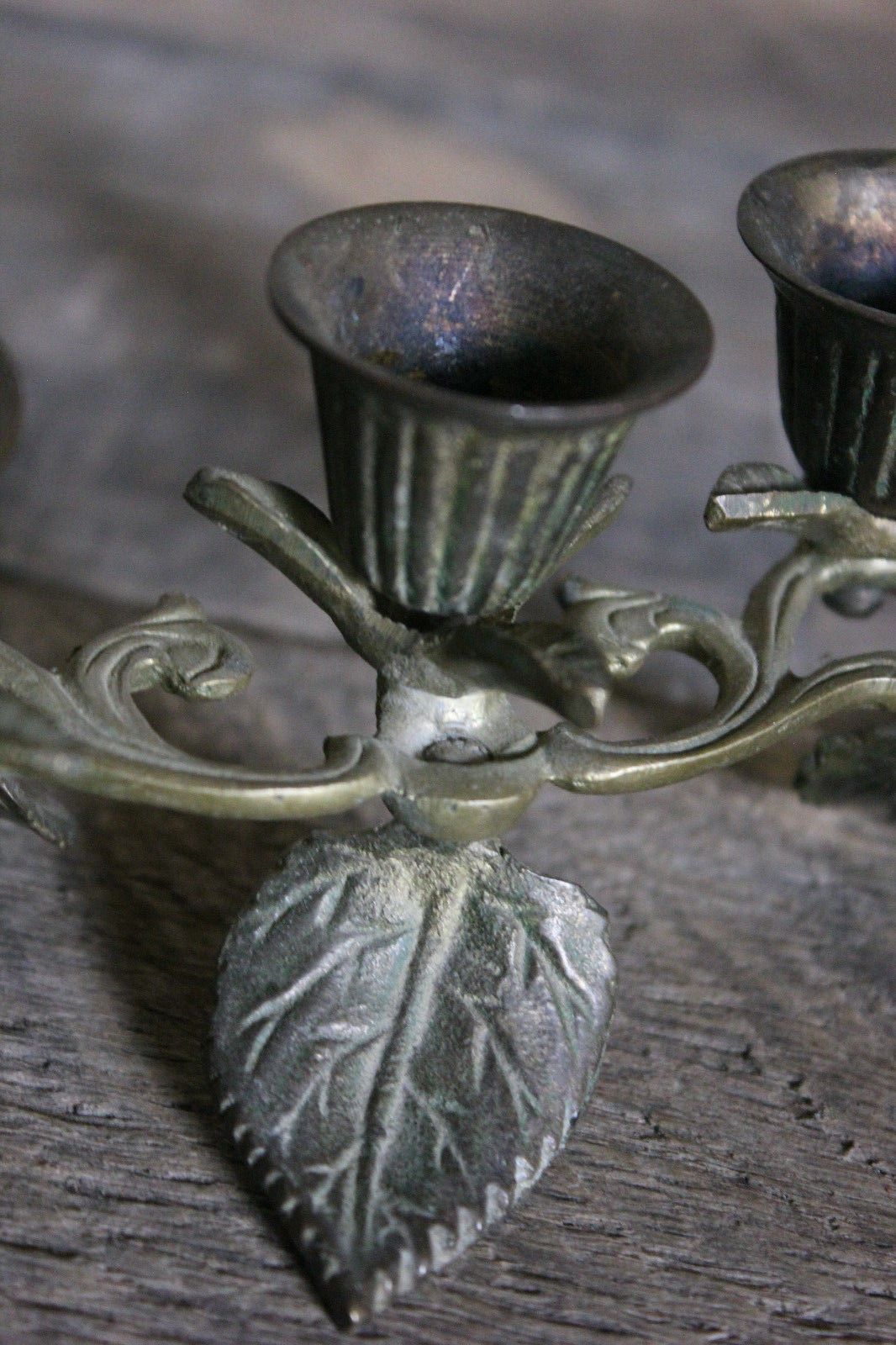 Vintage brass Scrolling IVY LEAF & FLOWER Triple Candle Candlestick Holder