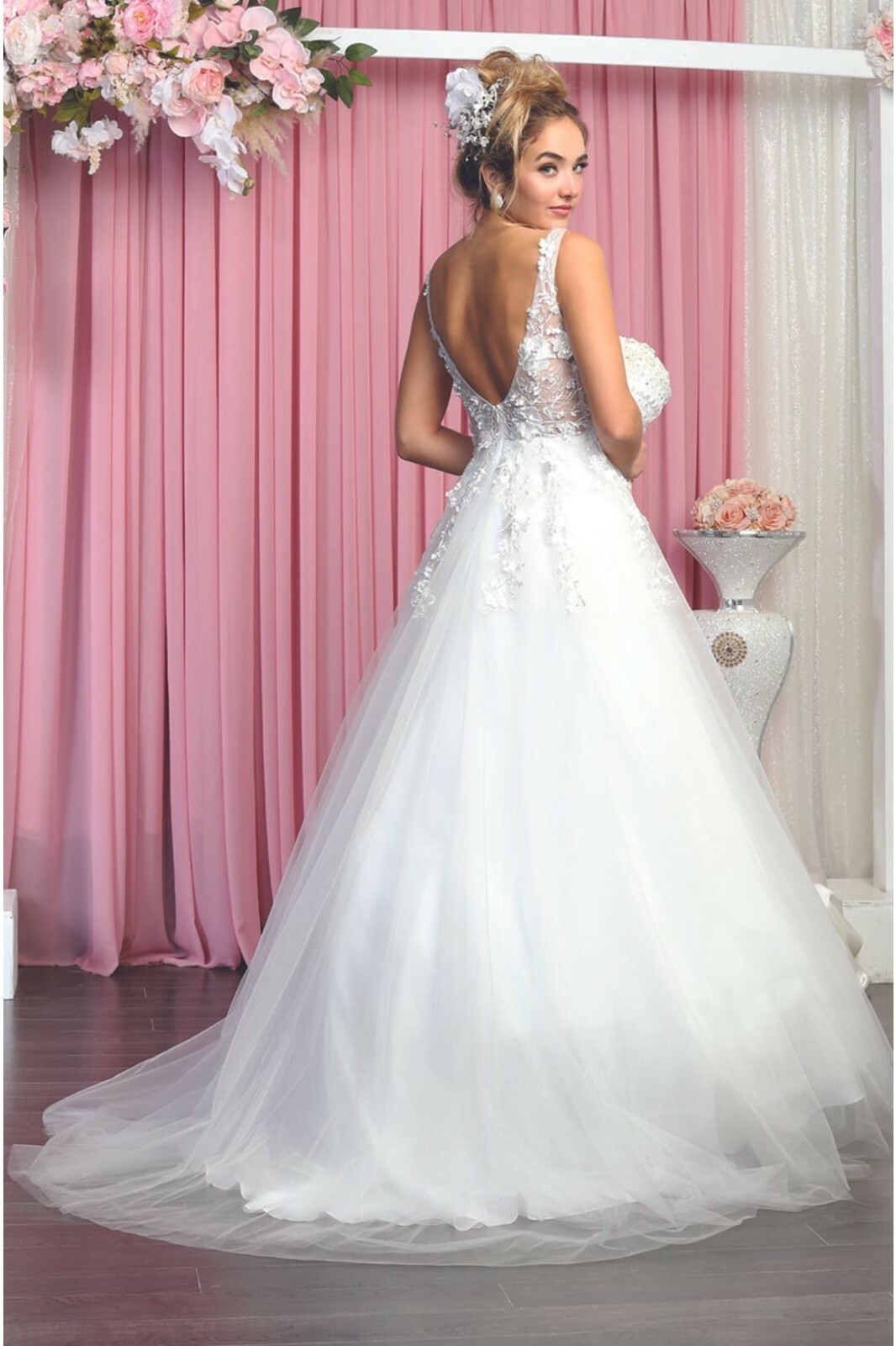 Pre-owned Designer Classy A-line Ivory Wedding Dress In White