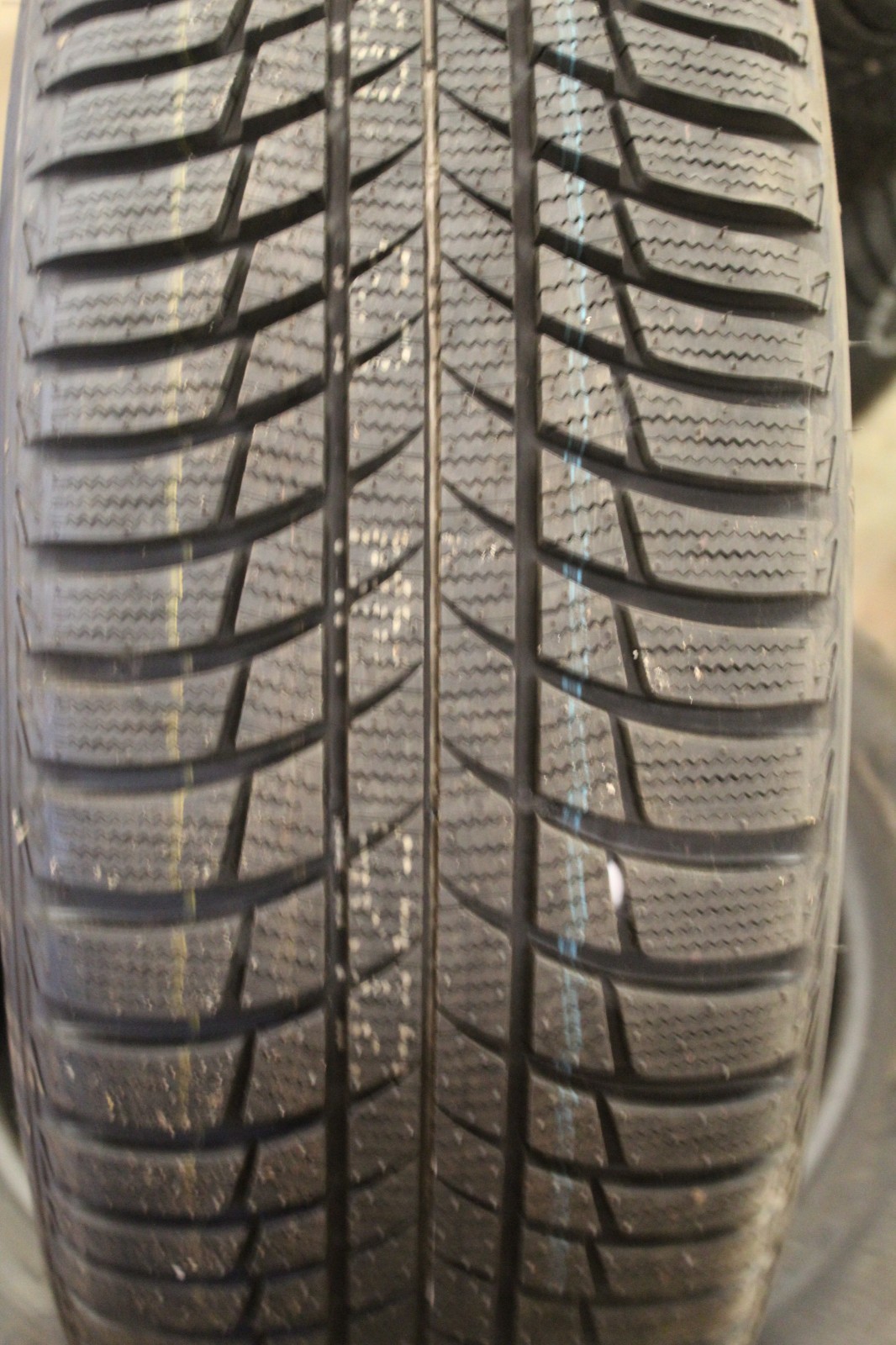 New 235 45 18 Bridgestone, Winter, XL, M+S, 98V, x1 Tyre (F1_tyres) X144