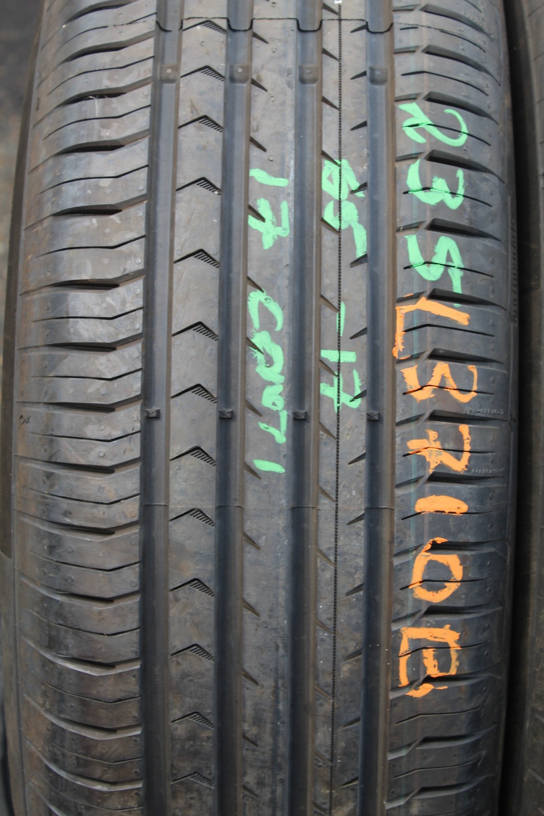 New 235 65 17 Continental, C Premium Contact 5, 104V, x1 Tyre (F1_tyres) L3710