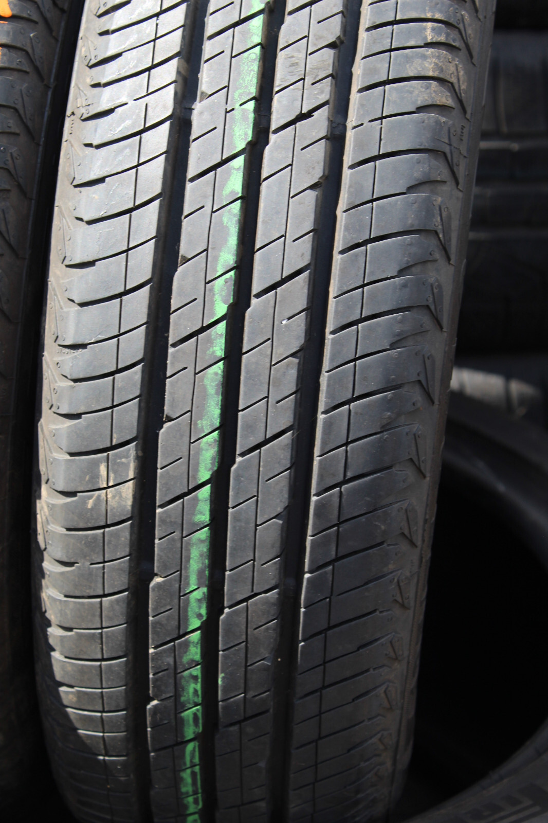 New 195 75 14C Continental, Vanco 2, 106/104Q, x2 A Pair (F1_tyres) L2896