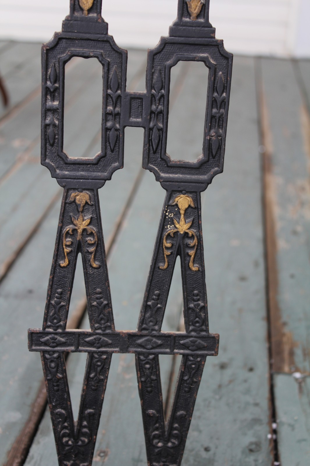 ANTIQUE VICTORIAN EASTLAKE CAST IRON UMBRELLA STAND OR FIREPLACE TOOL STAND