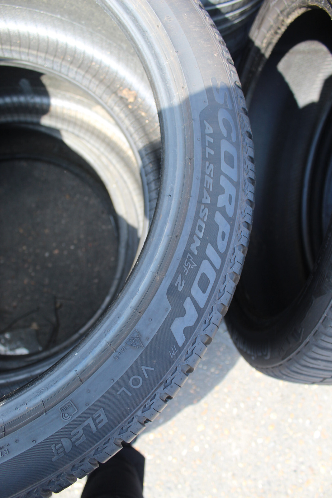 255 40 20 Pirelli, All Season, XL, 101H, x2 A Pair 6.5mm (F1_tyres) L3459