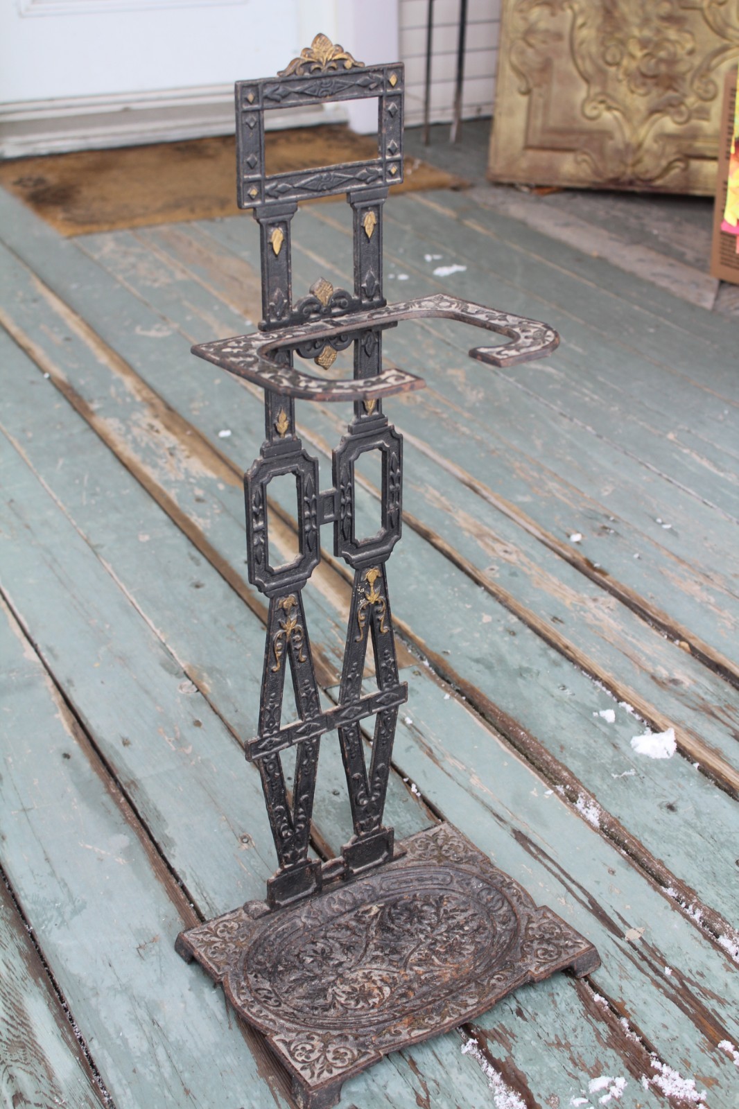 ANTIQUE VICTORIAN EASTLAKE CAST IRON UMBRELLA STAND OR FIREPLACE TOOL STAND