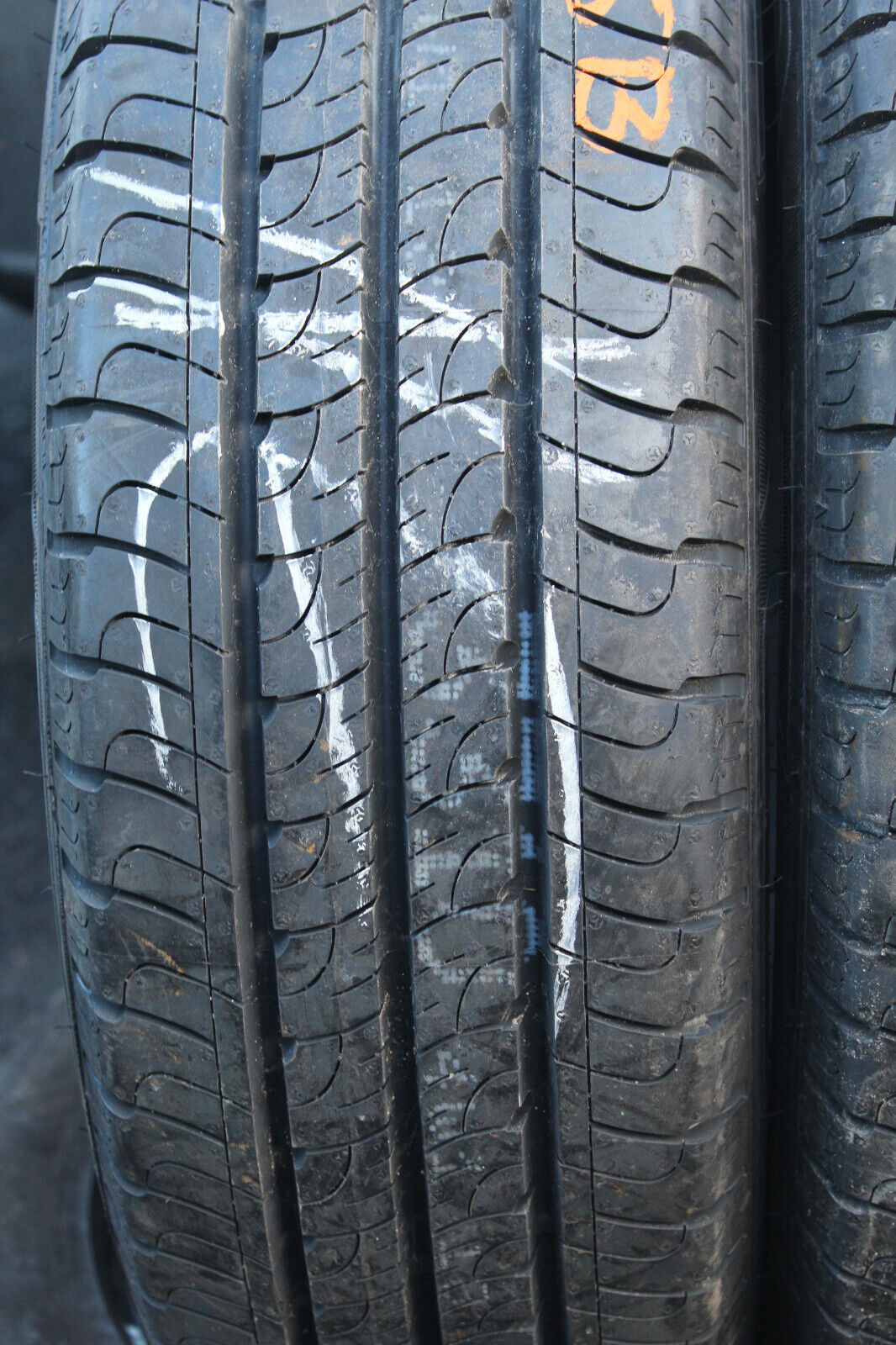 New 195 70 15C Goodyear, Efficient Grip, 104/102S, x1 Single (F1_tyres) L3305B