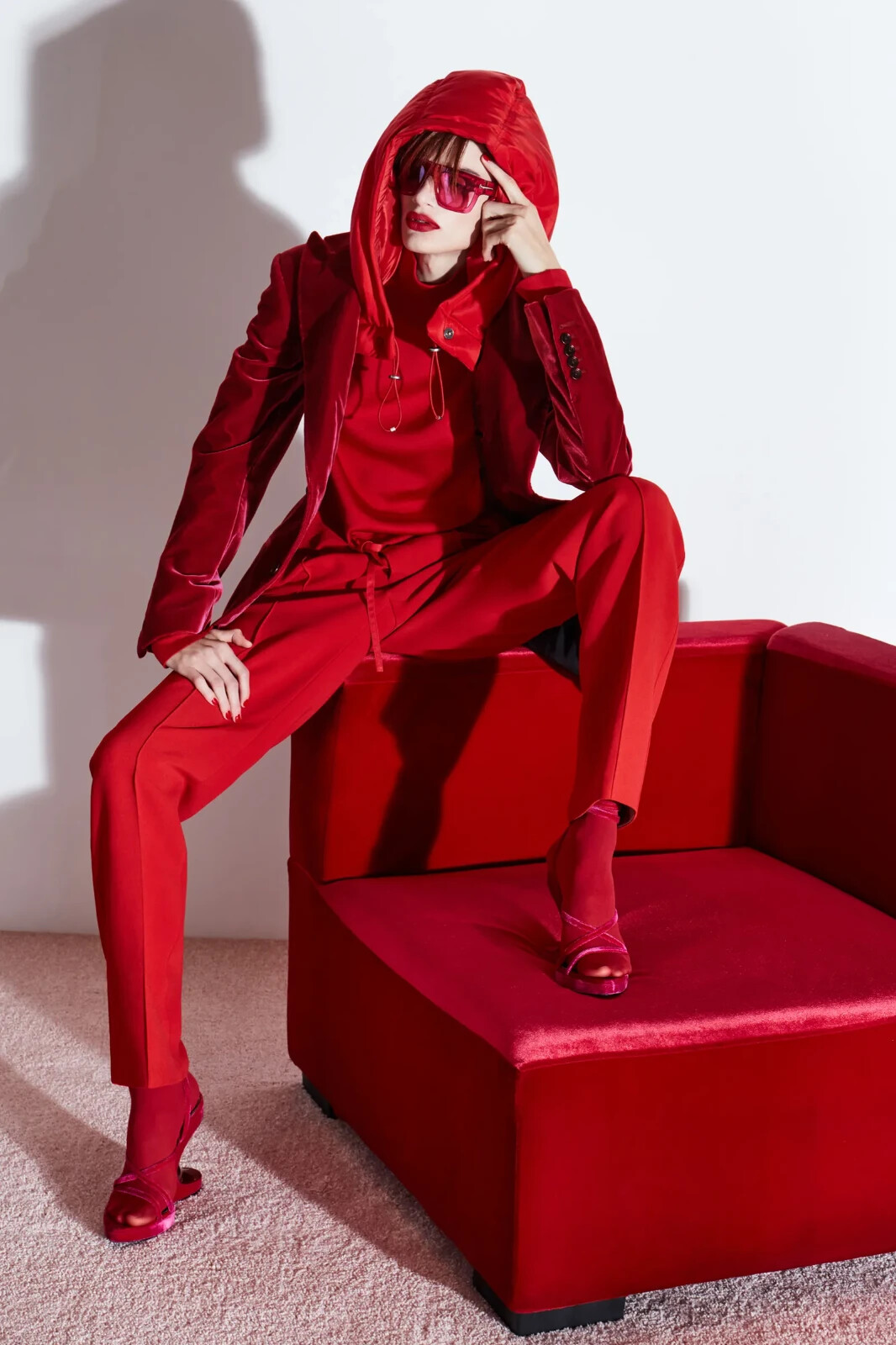 【関税＆送料込み】Tom Ford Red Velvet And Viscose Shoulder Gucci by Tom Ford AW1996 Red Velvet Suit — Middleman Store