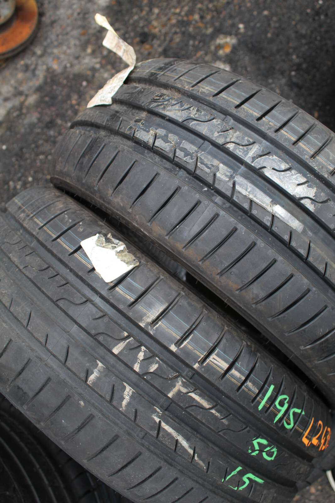 New 195 50 15 Dunlop, Sport Blue Response, 82H, x2 A Pair (F1_tyres) L2439